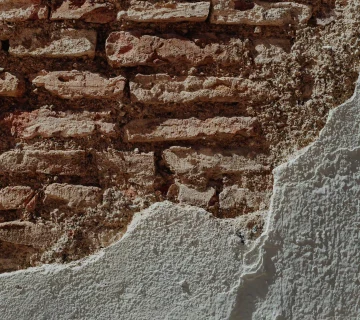 : بازسازی نمای سیمان آبساب روی دیوار قدیمی آجرنما برای ترمیم، تقویت و بهبود ظاهر ساختمان