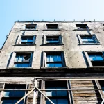 احیا و بازسازی نماهای فرسوده ساختمان قدیمی با استفاده از روش‌های نوین برای افزایش ایمنی، دوام و زیبایی نما